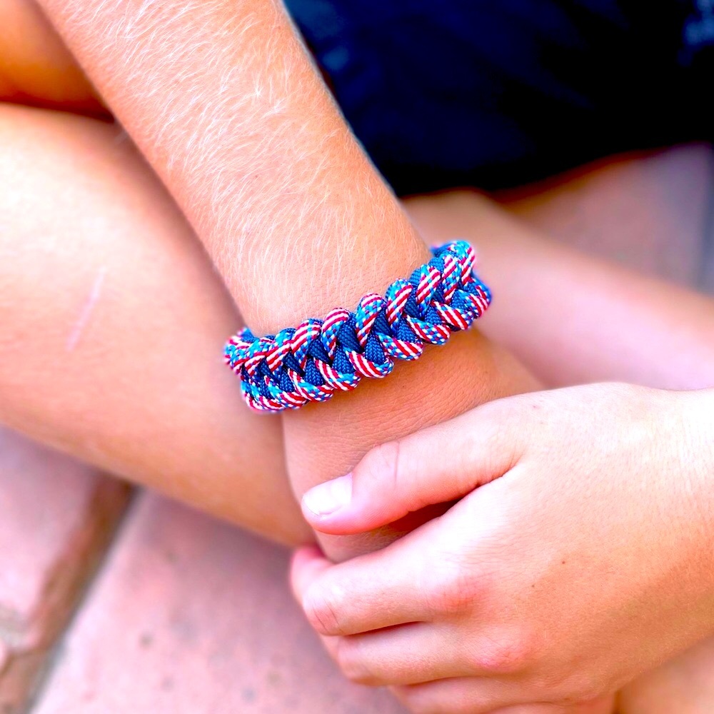 Shark Jaw Paracord 7 inch wrist band